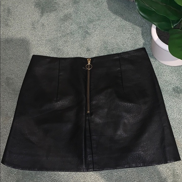 Topshop black mini skirt - Picture 2 of 5